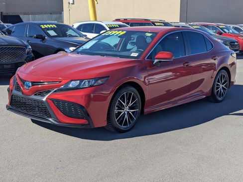 Used 2022 Toyota Camry SE image 5