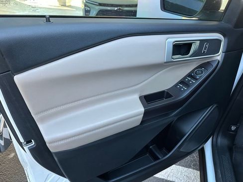 Used 2020 Ford Explorer XLT w/ Equipment Group 202A image 12