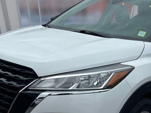 Used 2022 Nissan Kicks S FWD image 9