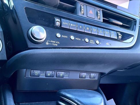 Used 2024 Lexus ES 300h w/ Premium Package image 35