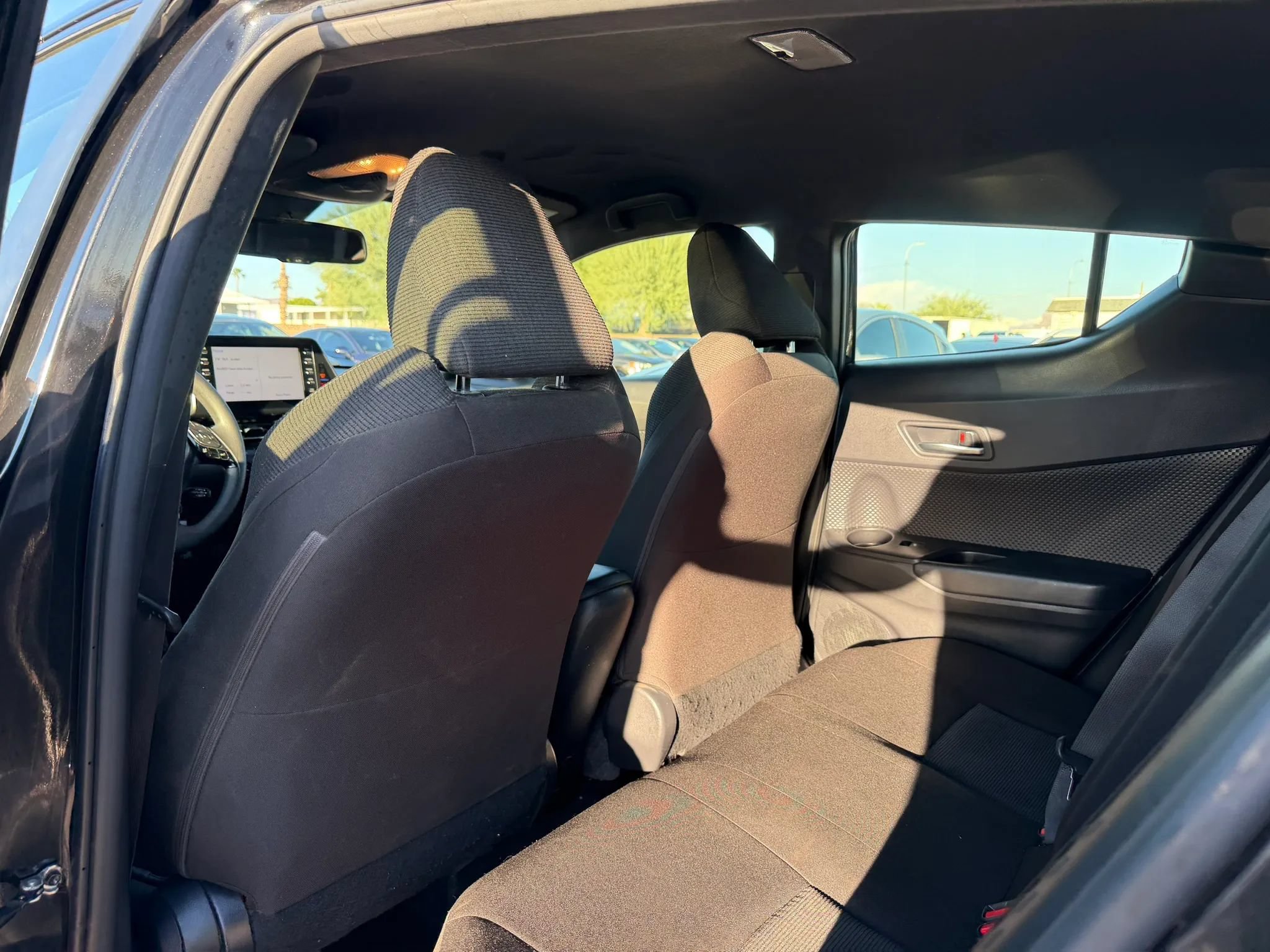 Used 2019 Toyota C-HR LE FWD image 21