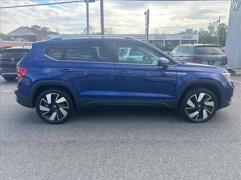 Certified 2024 Volkswagen Taos SEL AWD/4WD image 4