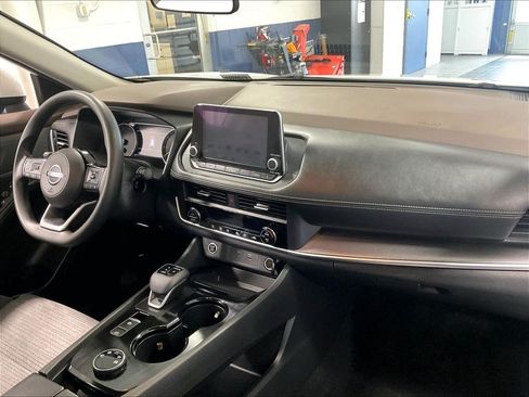Used 2023 Nissan Rogue SV AWD/4WD image 14