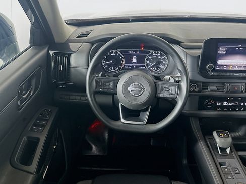 Used 2024 Nissan Pathfinder S AWD/4WD image 18