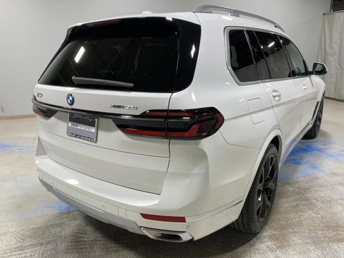 Used 2024 BMW X7 xDrive40i w/ Premium Package image 9