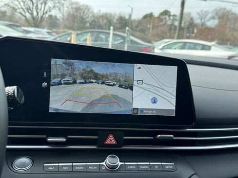 Used 2025 Hyundai Elantra SEL image 21