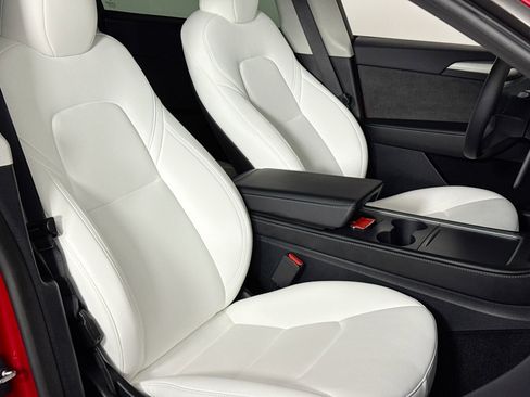 Used 2023 Tesla Model Y Long Range image 39