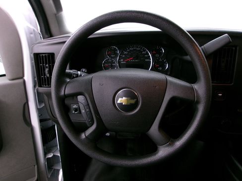 Used 2025 Chevrolet Express 2500 w/ Driver Convenience Package RWD image 5