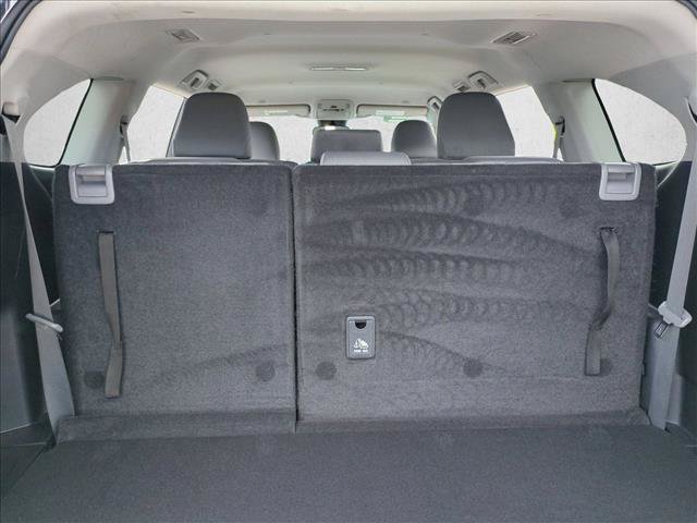 Used 2024 Toyota Highlander LE FWD image 6