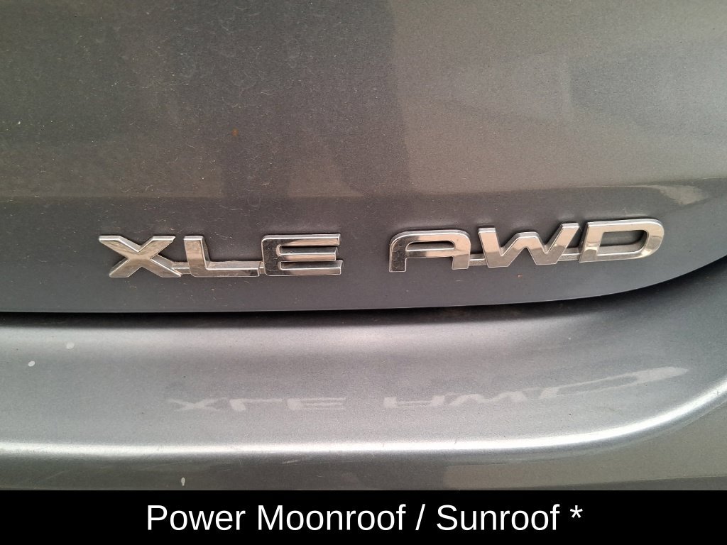 Used 2024 Toyota Highlander XLE AWD/4WD image 6