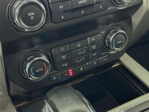 Used 2019 Ford F150 Lariat image 16