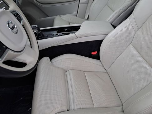 Used 2022 Volvo XC90 T6 Inscription w/ Advanced Package image 24