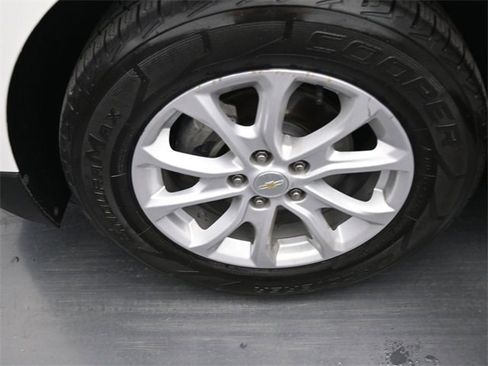 Used 2020 Chevrolet Equinox LT image 36