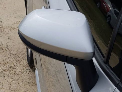 Used 2021 Toyota Corolla L image 12