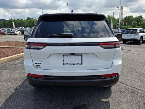 Certified 2023 Jeep Grand Cherokee Altitude AWD/4WD image 7