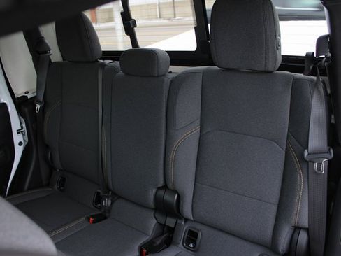 Used 2025 Jeep Gladiator Sport image 36