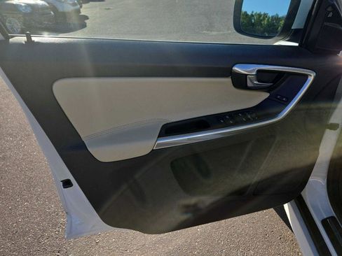 Used 2016 Volvo XC60 T6 w/ Proximity Package FWD image 14
