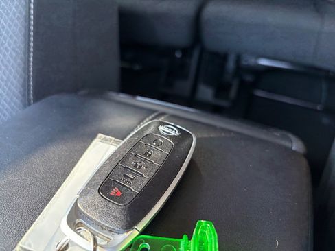 Used 2025 Nissan Pathfinder SV image 30