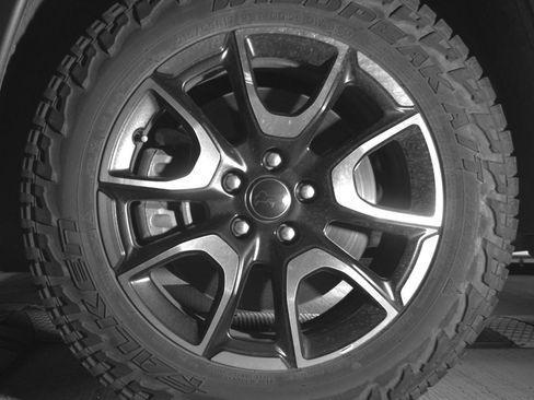 Used 2025 Jeep Compass Trailhawk AWD/4WD image 12