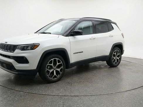 Used 2025 Jeep Compass Limited AWD/4WD image 3