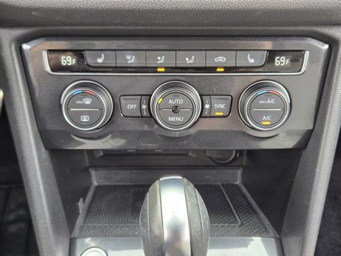 Used 2021 Volkswagen Tiguan SE R-Line image 24