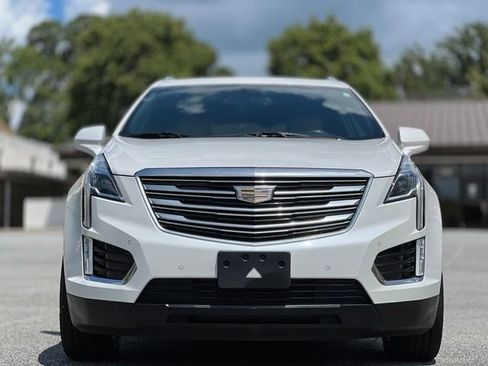 Used 2019 Cadillac XT5 Premium Luxury AWD/4WD image 2