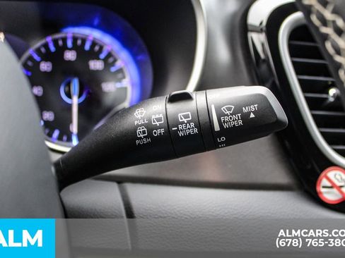 Used 2023 Chrysler Pacifica Touring-L image 32