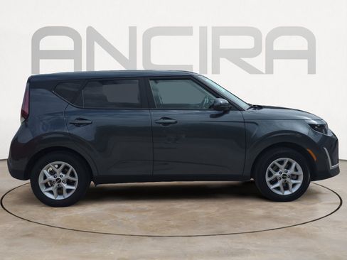 Certified 2025 Kia Soul LX w/ LX Technology Package FWD image 9