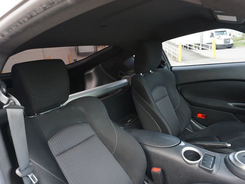 Used 2016 Nissan 370Z Coupe RWD image 18