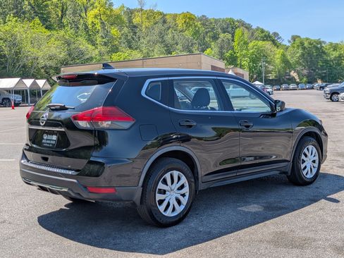 Used 2017 Nissan Rogue S image 9