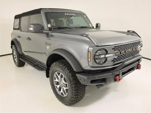 Used 2024 Ford Bronco Badlands image 7