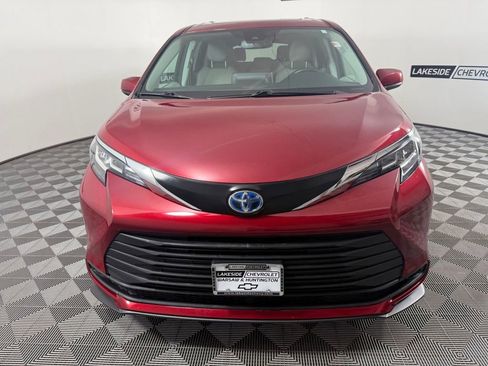 Used 2021 Toyota Sienna LE w/ LE Plus Package FWD image 9