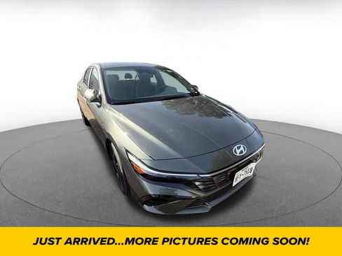 Used 2025 Hyundai Elantra SEL image 1