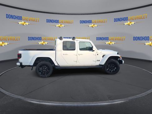 Used 2023 Jeep Gladiator Overland AWD/4WD image 9