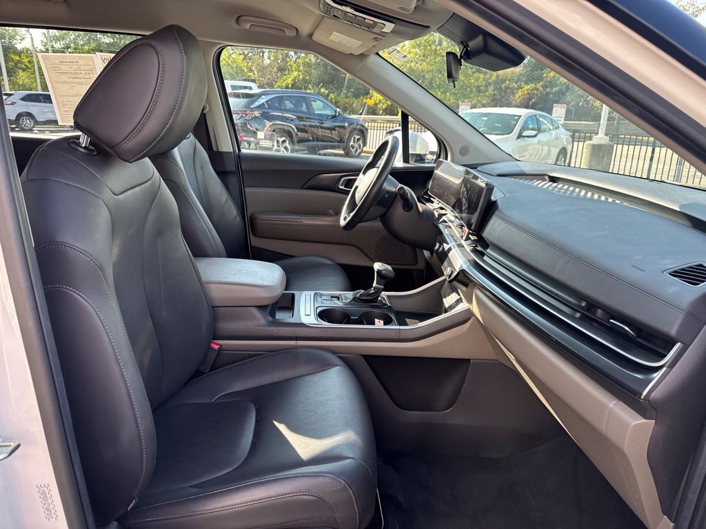 Used 2026 Kia Carnival FWD image 36