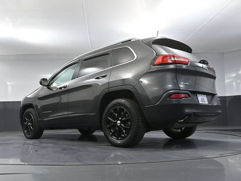 Used 2016 Jeep Cherokee Latitude w/ North All-Season Group AWD/4WD image 47