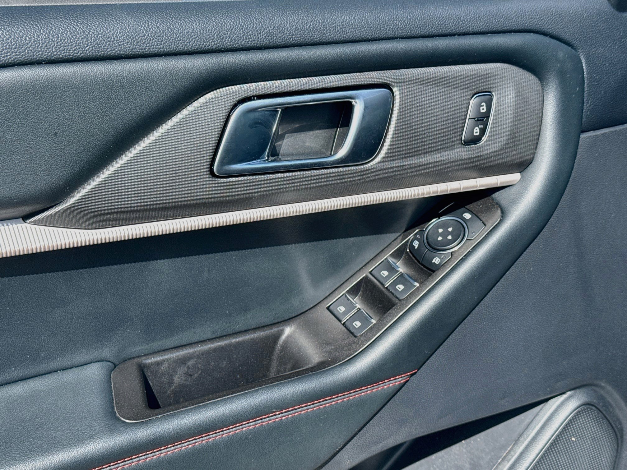Used 2025 Ford Explorer ST-Line RWD image 17