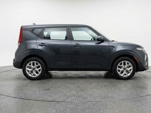 Used 2025 Kia Soul LX w/ LX Technology Package image 11