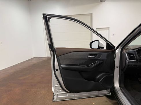 Used 2023 Nissan Rogue SV AWD/4WD image 55