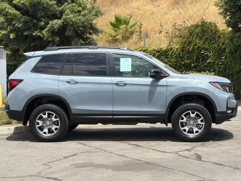 Used 2023 Honda Passport TrailSport image 3
