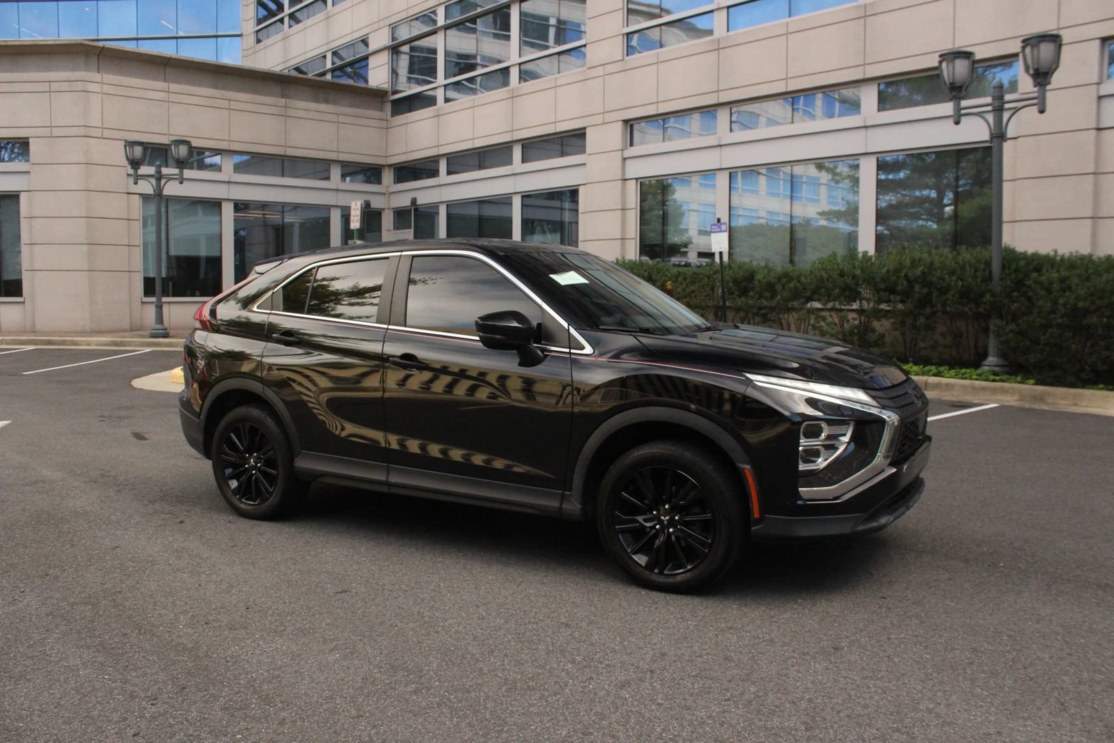 Used 2023 Mitsubishi Eclipse Cross LE AWD/4WD image 2