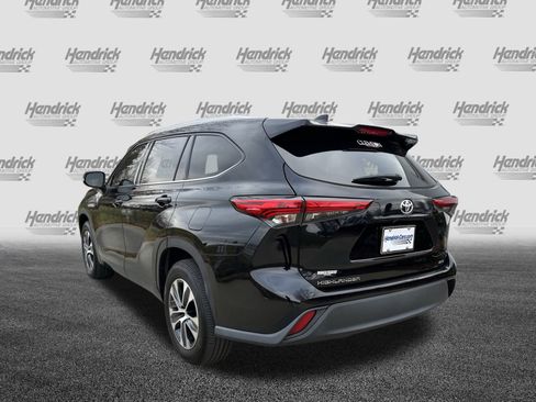 Used 2020 Toyota Highlander XLE image 9