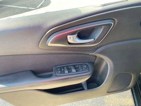 Used 2015 Chrysler 200 Limited w/ Convenience Group FWD image 21
