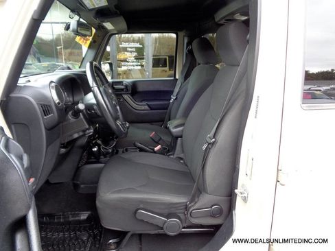 Used 2016 Jeep Wrangler Unlimited Sport image 8