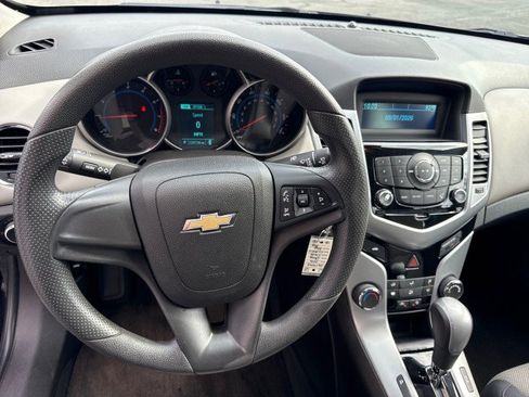 Used 2016 Chevrolet Cruze LS FWD image 17