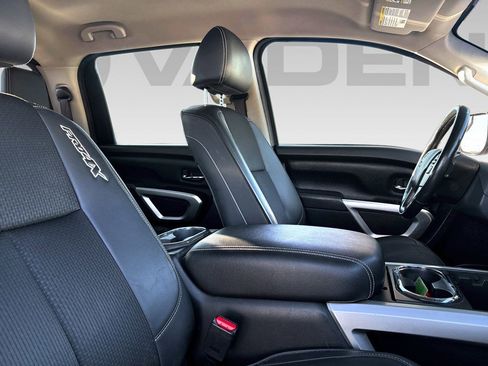 Used 2019 Nissan Titan PRO-4X image 8