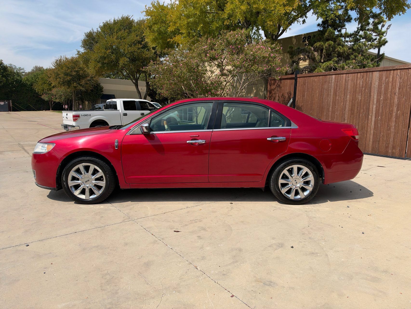 Used 2012 Lincoln MKZ FWD image 4