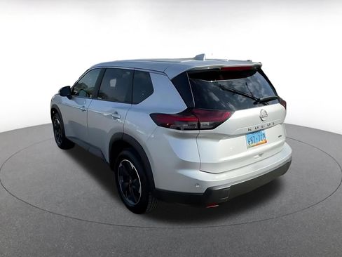 Used 2025 Nissan Rogue SV image 11