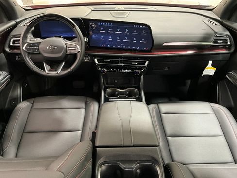 Used 2025 Chevrolet Traverse Z71 w/ Enhanced Driving Package AWD/4WD image 15