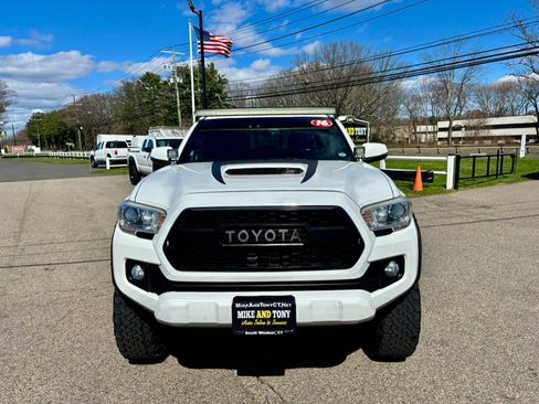 Used 2016 Toyota Tacoma TRD Sport w/ Towing Package image 2